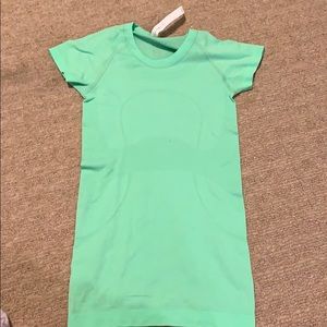 Lulu lemon short sleeved workout top! Never worn